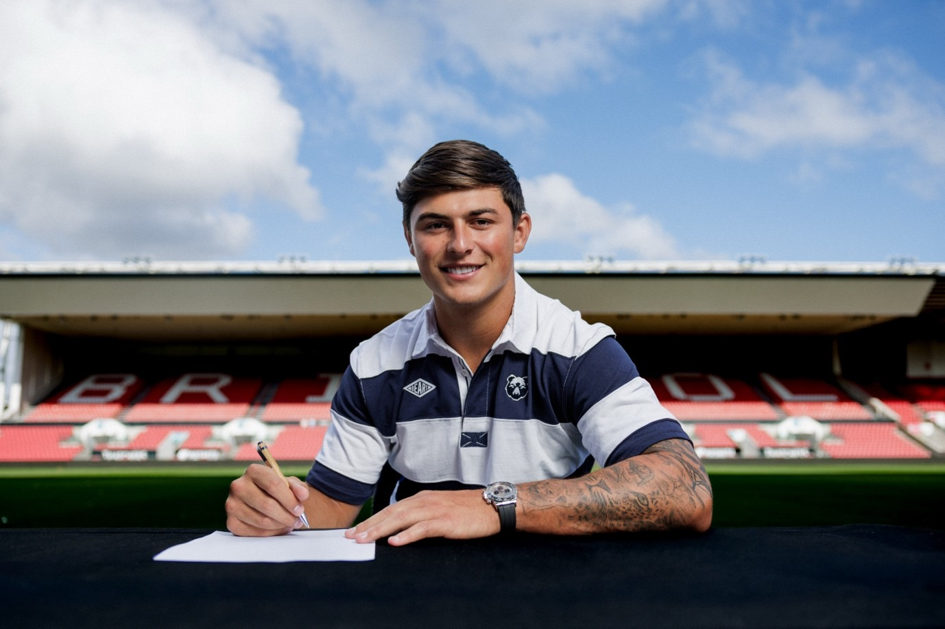 Louis Rees-Zammit joins Bristol Bears.