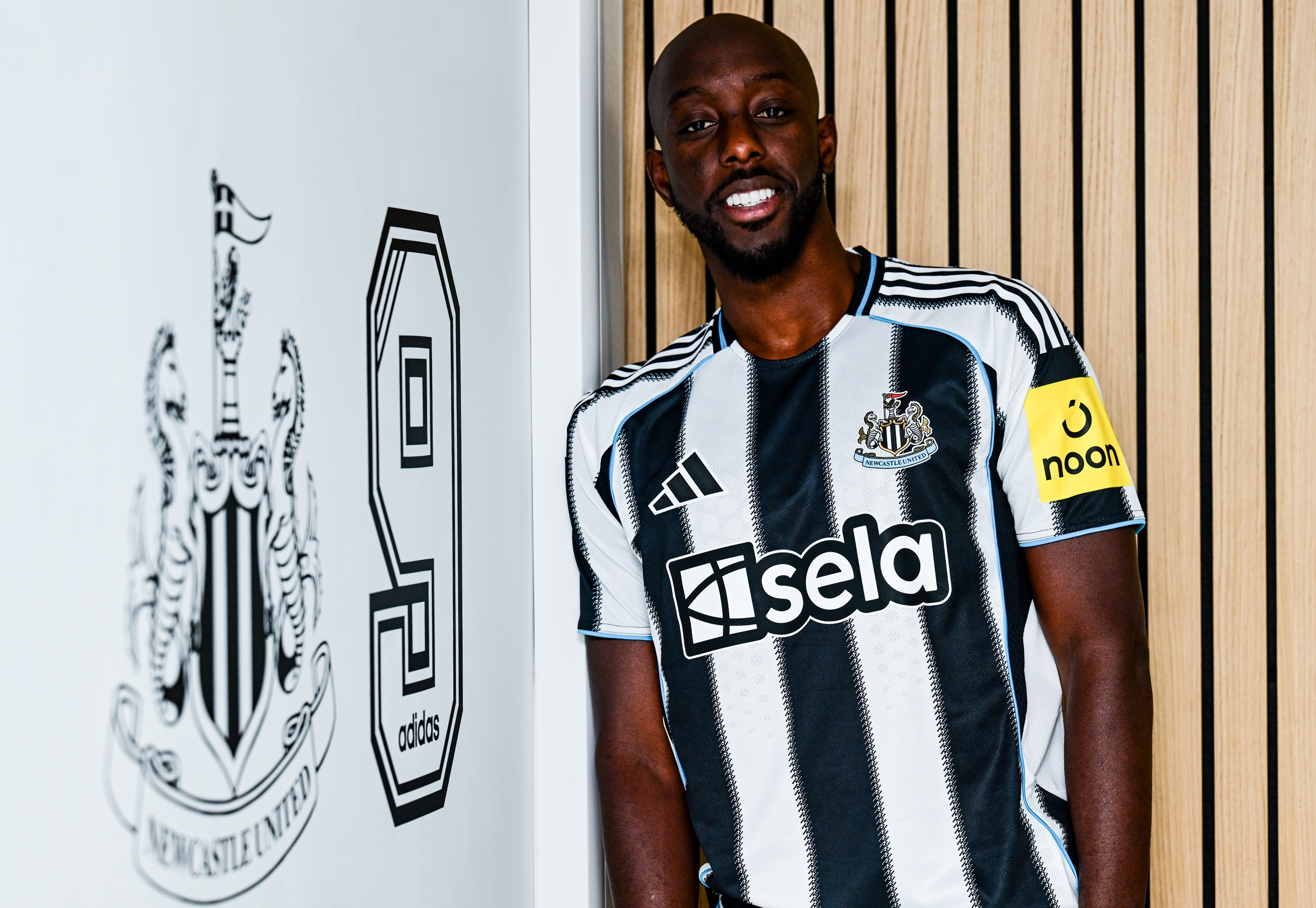 Newcastle United sign Yoane Wissa.