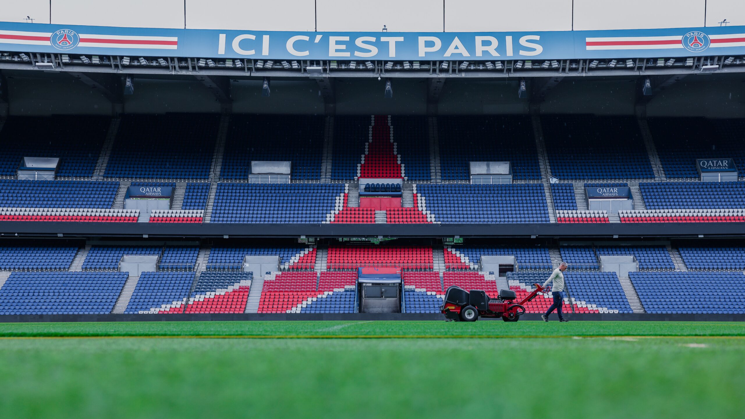 Picture of Parc des Princes - PSG's home ground - from Pexels.