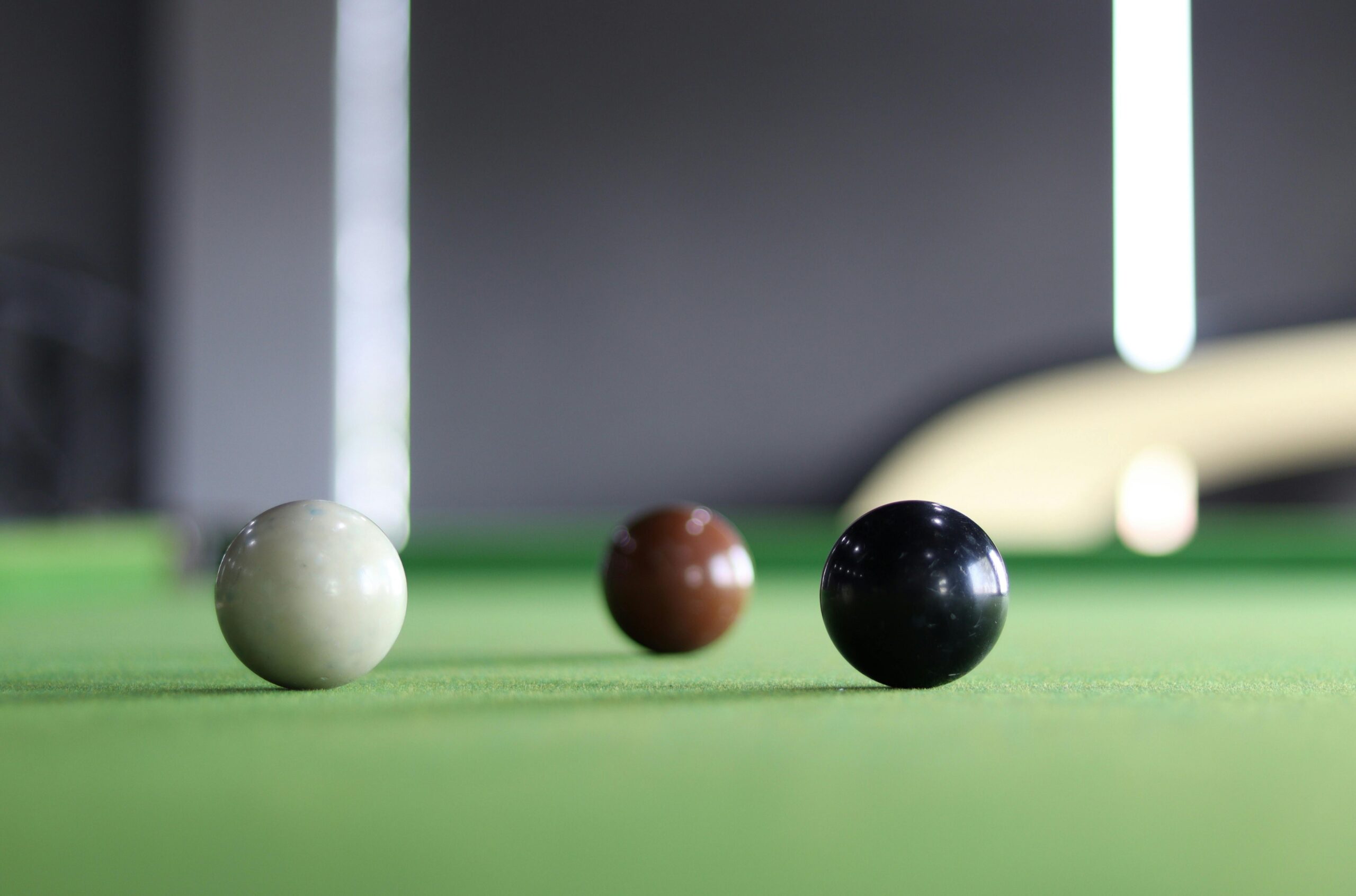 Picture of a snooker table from Pexels.